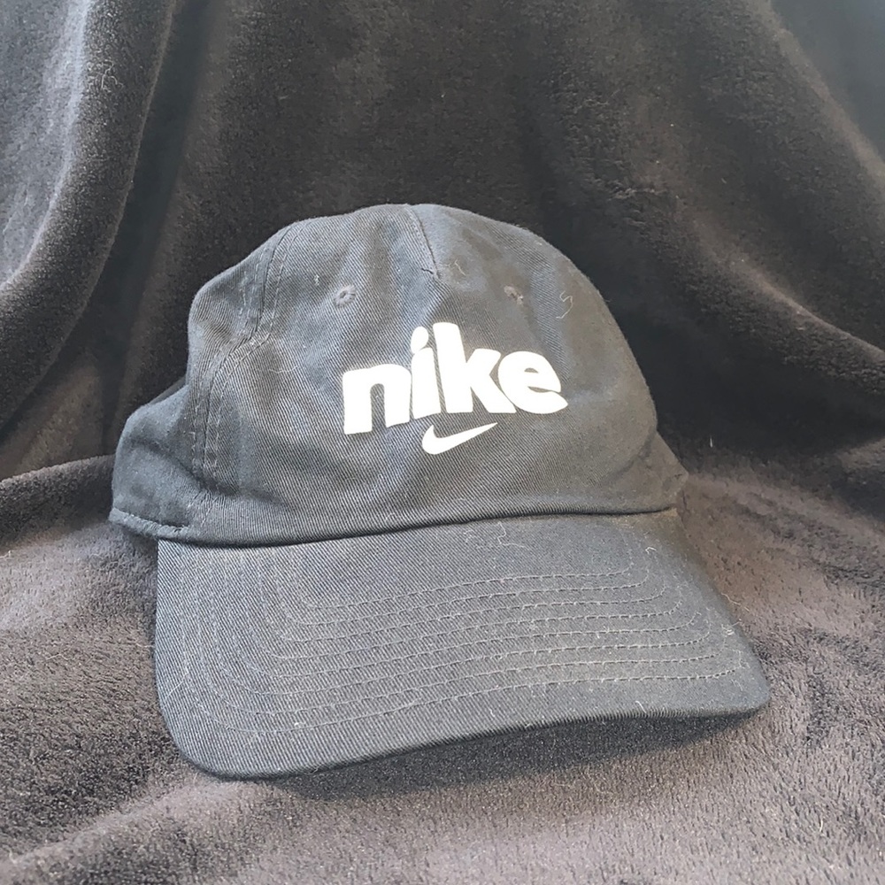 Black Nike ball cap